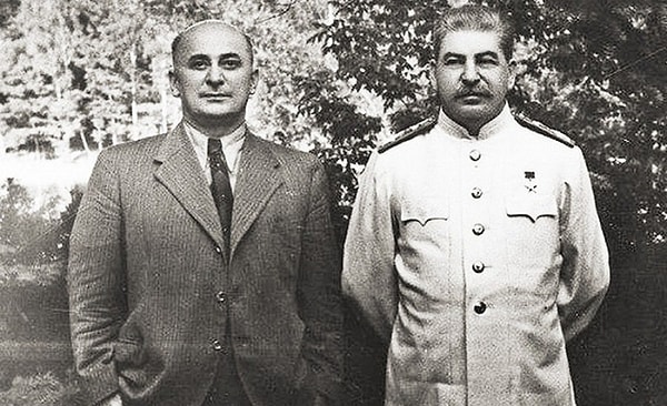 8. Кто из этих политиков скончался позже?