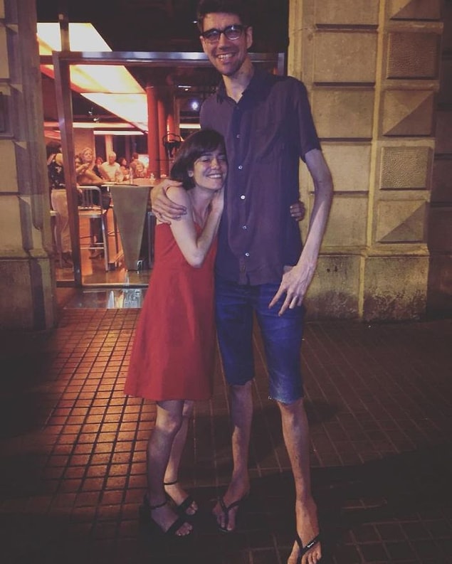Yönetmen aynı zamanda Javier'in Mama filmine çok uygun bir başrol olacağını da söylüyor. 1 yıl sonra ise film çekimlerine başlanıyor ve Javiet başrol oluyor.