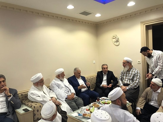 Binali Yıldırım'ın İsmailağa Cemaati'ne Ziyareti Sosyal Medyanın Gündeminde