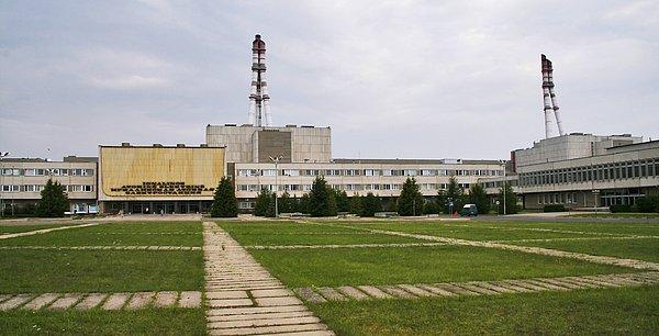 Dizinin birçok sahnesi Litvanya'da Ignalina Nükleer Santrali'nde çekildi. Bu santral Sovyet döneminde Çernobil'in kardeş santraliydi.