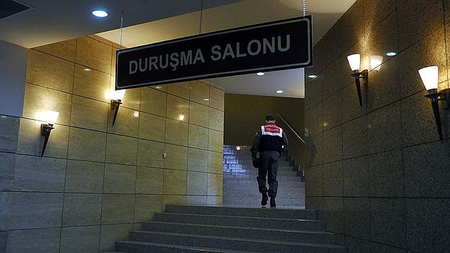 'Kamu görevlisine hakaret' suçundan dava açıldı