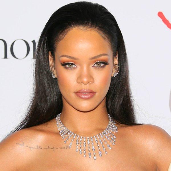 Güzelliği ve samimiyetiyle en sevilen isimlerden biri olan Rihanna son yıllarda ailesine ve çocuklarına odaklanarak kabuğuna çekildi biliyorsunuz ki.