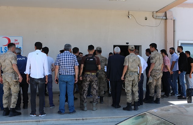 Güvenlik kaynaklarından alınan bilgiye göre, sınırın Iğdır tarafında, güvenlik güçleri ile sınırdan geçmek isteyen bir grup terörist arasında çatışma çıktı.