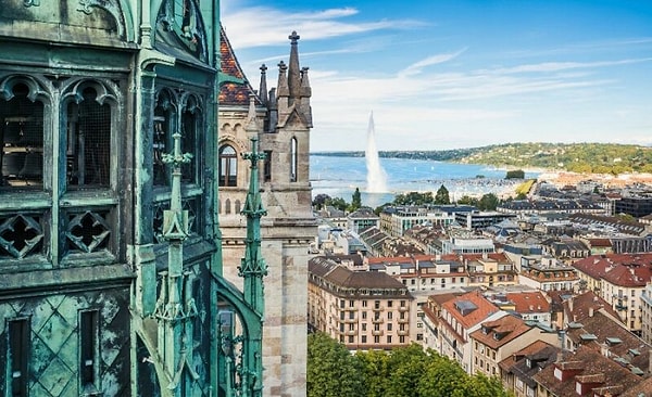 3. В швейцарском городе Женева с 1818 года весна наступает только после того, когда издается официальный указ, как только центре города на каштане появляется первый листок.