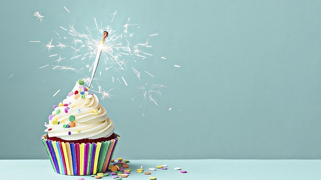 5. 2008 yılında Warner Müzik Grup, "Happy Birthday" şarkısının kamuya açık kullanımından günde 5 bin dolar, yılda 2 milyon dolar kazanıyordu.