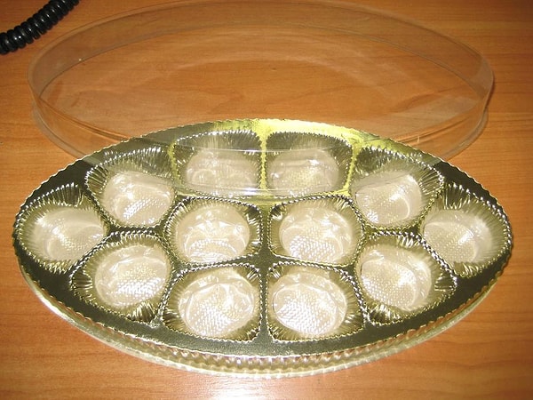 18. А как называются пластиковые формочки для конфет, которые кладутся в коробки?