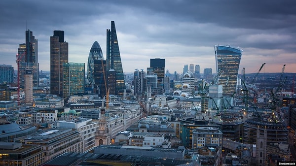 2. В центре Лондона практически никогда не бывает автомобильных пробок.