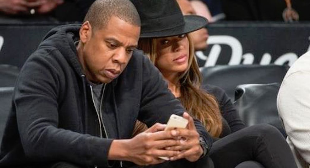 Partnerinizin Telefonunu Gizli Gizli Kurcalıyorsanız İlişkiniz Sona Yaklaşıyor Olabilir!