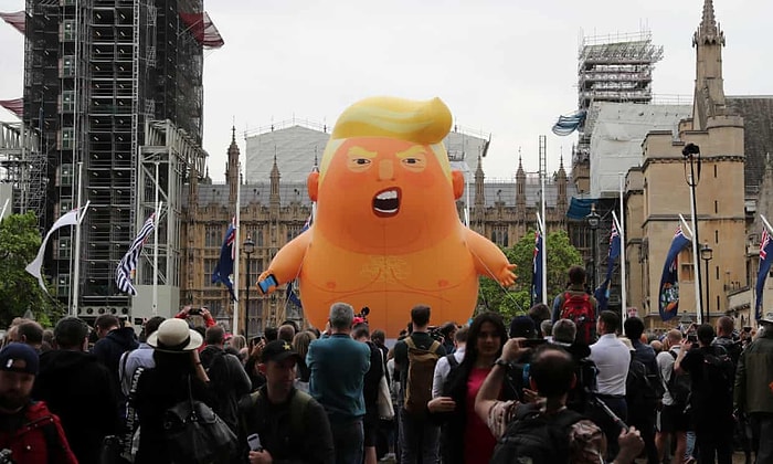 Londra'da On Binler Sokaktaydı: Trump'ın Göçmen Karşıtı Söylemleri ve Orta Doğu Politikaları Protesto Edildi