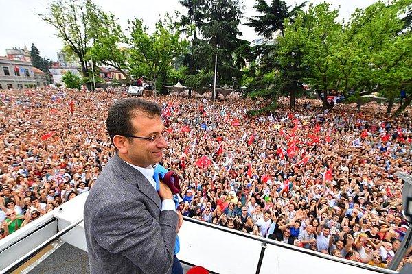 İmamoğlu, memleketinde 'Trabzon seninle gurur duyuyor' sloganlarıyla karşılandı.