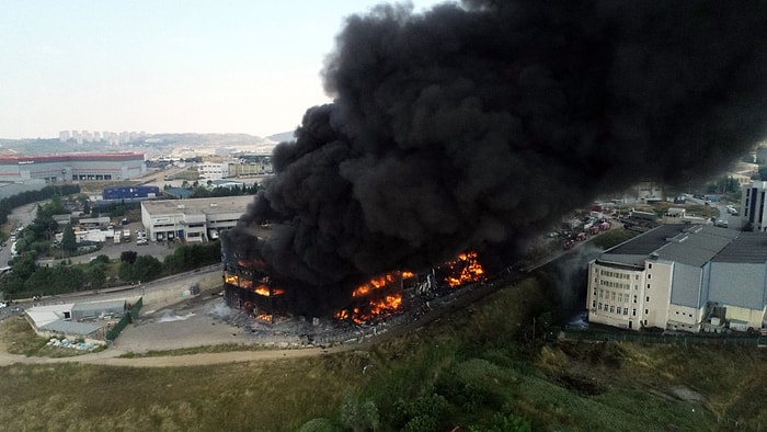 Kocaeli'de Tekstil Fabrikasında Yangın: 4 Kişinin Cansız Bedenine Ulaşıldı