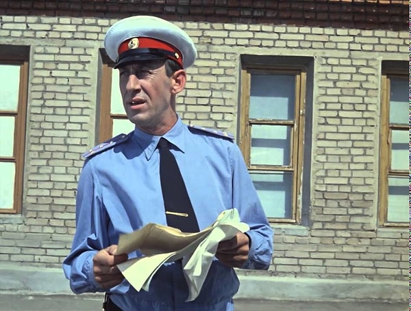 3. Раз уж речь пошла о тунеядцах, то им, как и рецидивистам, вышедшим из тюрьмы, диссидентам, нельзя было жить близ крупных городов в радиусе...