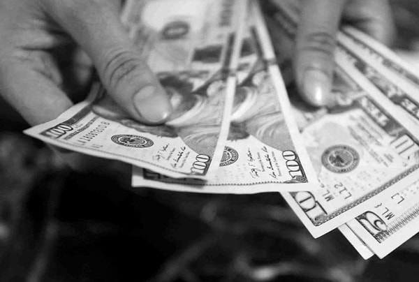 12. Правда ли то, что за хранение валюты советским людям грозила уголовная ответственность?