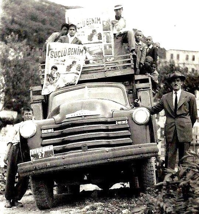 8. Tirebolu Sineması'nda yayınlanacak olan “Suçlu Benim” filminin kasaba halkına ilanı, Giresun, 1970.
