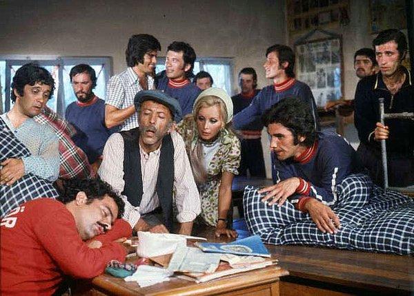 12. "Tatlı Dillim" filminin setinden bir kare, İstanbul, 1972.