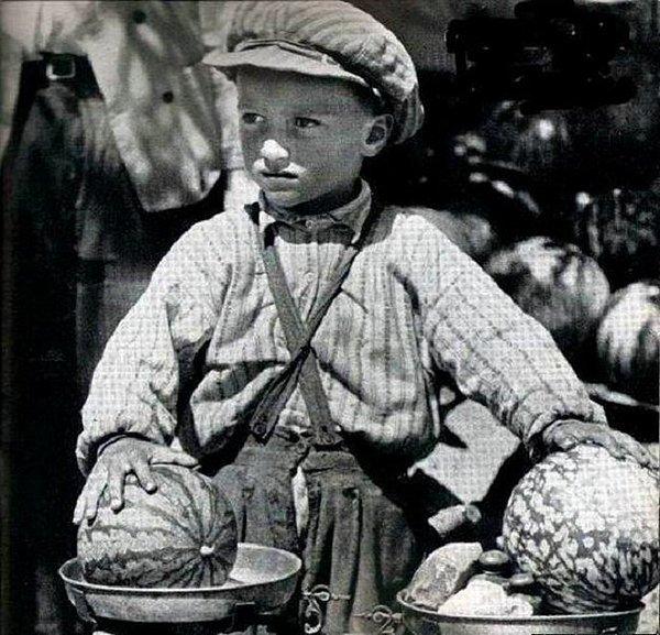 22. Karpuz satan çocuk, Diyarbakır, 1955.