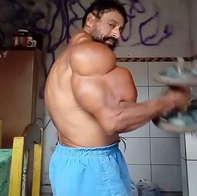 Segato üç yıl önce yaşam tarzından ötürü sinir hasarı ve kasların düzensiz gelişiminin sonucu olarak vücudunun herhangi bir uzvunun ampüte edilebileceği konusunda uyarıldı. Ama buna rağmen durmadı.