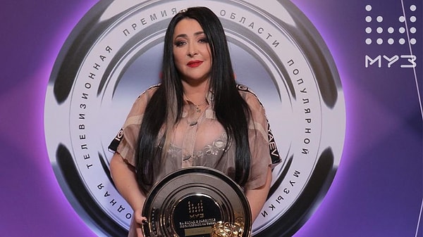 12. Лолита получила специальную награду "За вклад в развитие популярной музыки".
