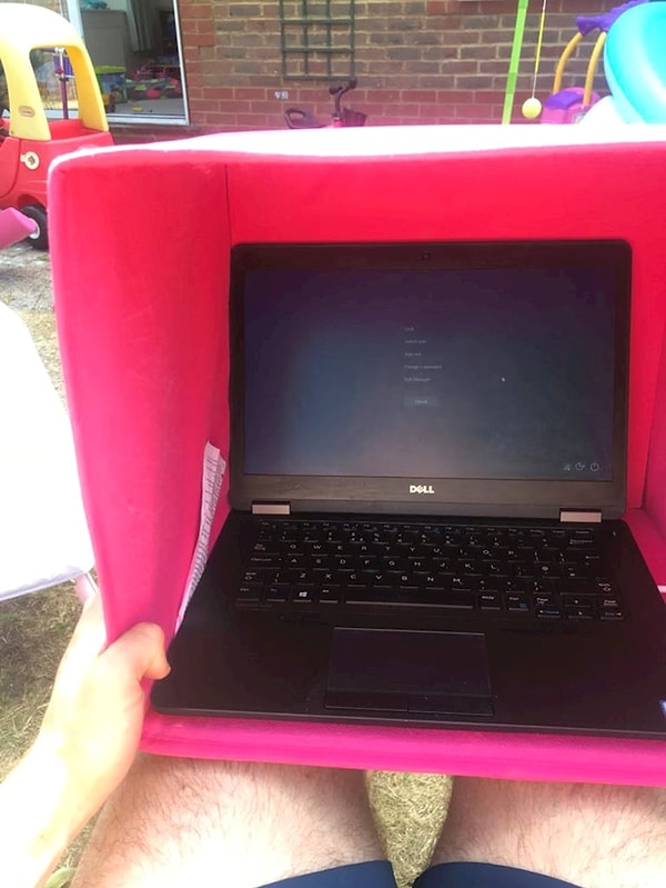 1. Если летом у вас есть возможность работать из дома, и вы предпочитаете делать это на даче на свежем воздухе, то чтобы солнышко не мешало, используйте коробки из Ikea.