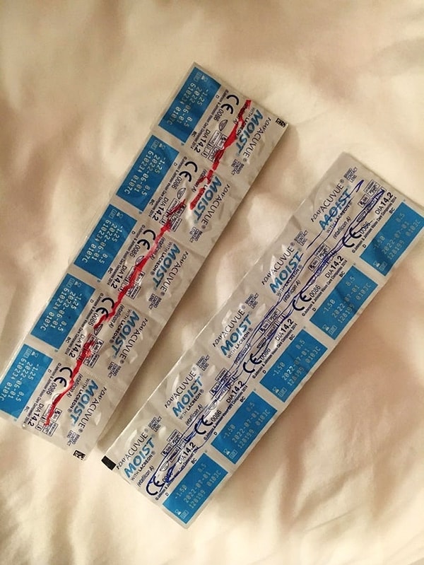 4. Если вы все время вставляете контактную линзу не в тот глаз, пометьте их разными цветами.