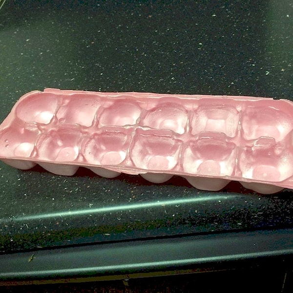 7. Можно использовать упаковку из-под яиц, если вам нужно больше льда.