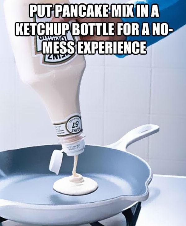 10. Чтобы блинчики печь было легче, налейте тесто в бутылку из-под кетчупа.