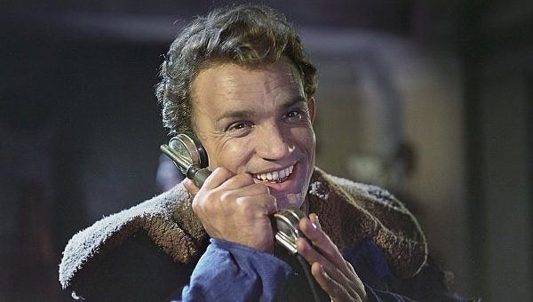 5. А кто сыграл главную женскую роль в фильме "Чистое небо"?