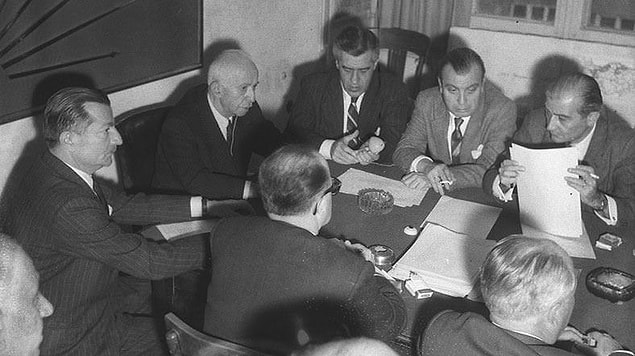1940 - Cumhurbaşkanı İsmet İnönü Başkanlığında toplanan Hükümet, savaş dışı kalınmasını kararlaştırdı.