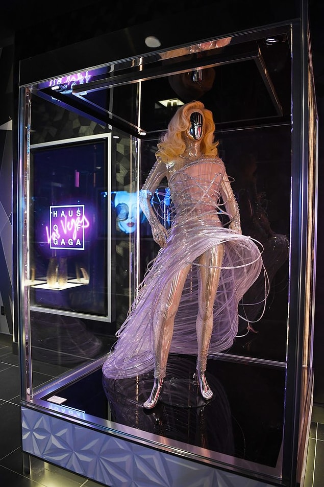 "Bu deneyimle birlikte, kariyerini bir konsept haline getiren ünlü şarkıcının ikonik hallerini; Lady Gaga ve ben, Haus of Gaga ile yansıtmak istedik."