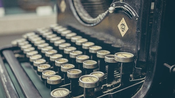 5. Какое произведение принадлежит перу Джорджа Оруэлла?