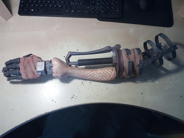 16. Рука для ветерана компьютерной игры