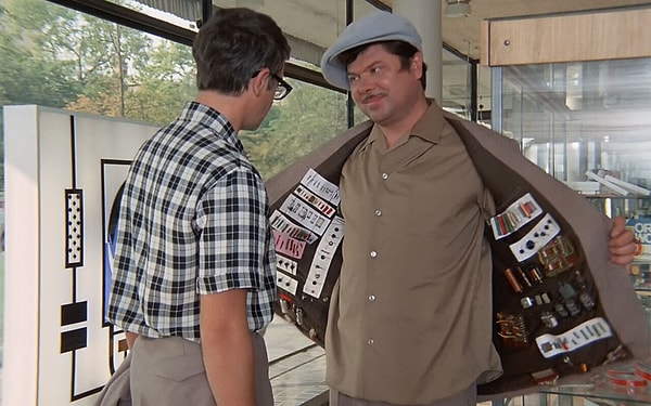 6. Какое жаргонное слово используют для обозначения перекупщика и спекулянта?