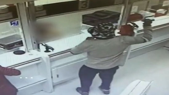 İsrail'de İki Bankayı Avokado Kullanarak Soyan Hırsız!