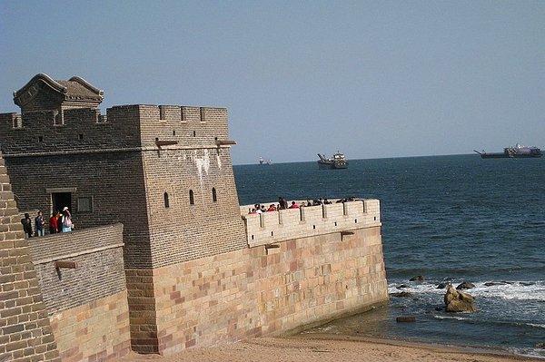 9. Çin Seddi, Bohai Denizi'nin kıyısında biter.