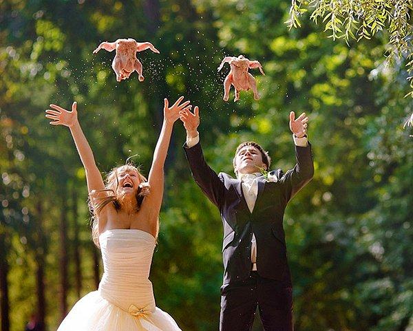 4. Anlaşılan Rus düğünlerinde tavuk önemli bir şey?
