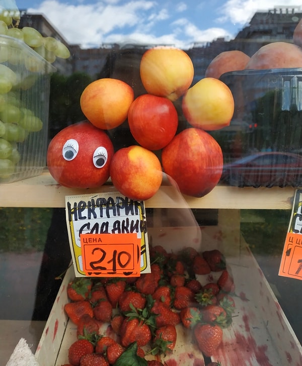 23. Ну как не купить, когда эти глаза смотрят прямо тебе в душу?