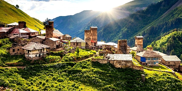 1. Какое море омывает Грузию?