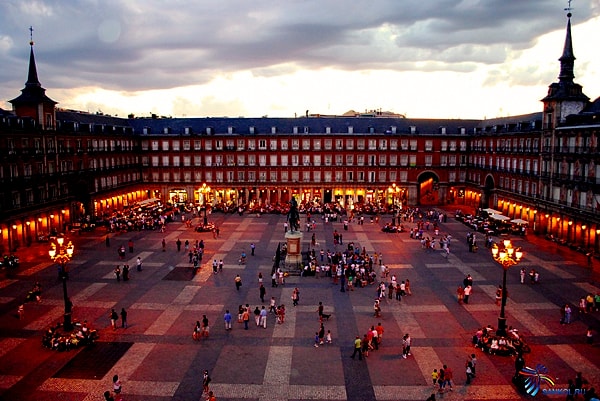 6. В какой из этих стран столица расположена в самом центре государства?