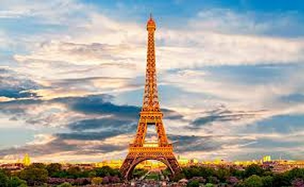 5. В каком году была построена Эйфелева башня?