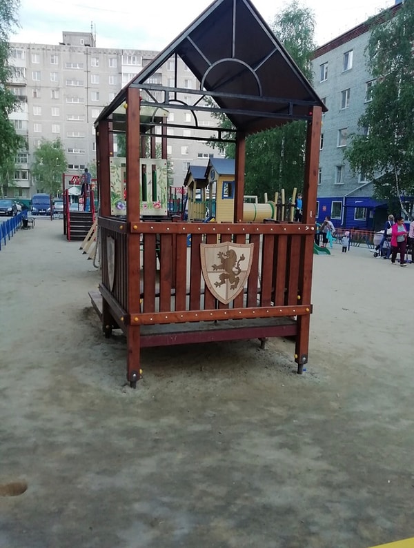 10. Кажется, эту детскую площадку уже захватили Ланнистеры