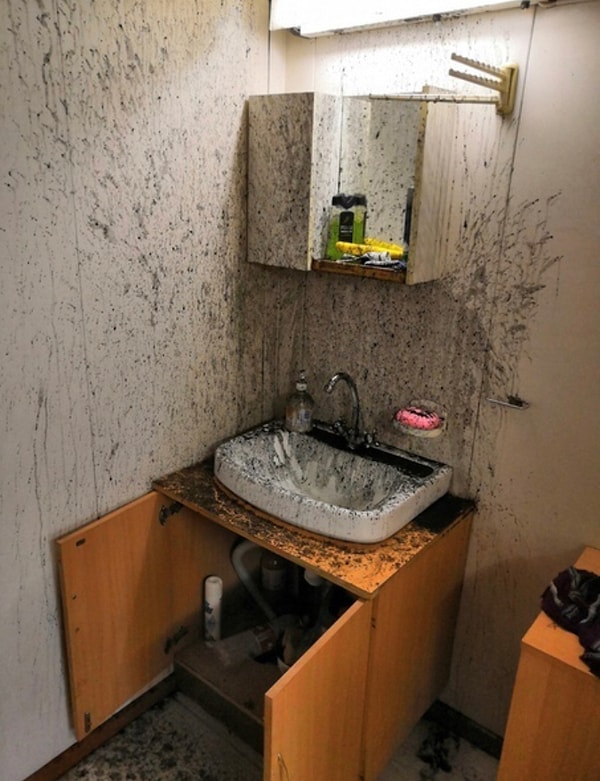 15. Собрались продуть канализацию, но что-то пошло не так...