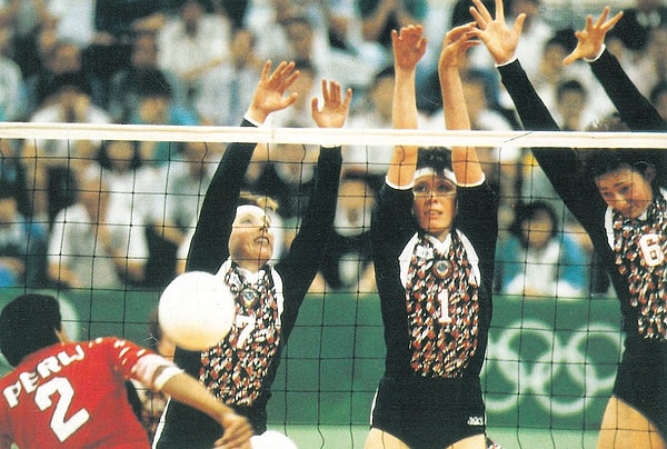 9. Какую женскую волейбольную команду тренировал знаменитый Николай Карполь?