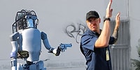 Boston Dynamics Robotunun Türlü İşkencelere Uğradıktan Sonra İnsanlığa Savaş Açtığı Korkutucu Görüntüler Gerçek mi?