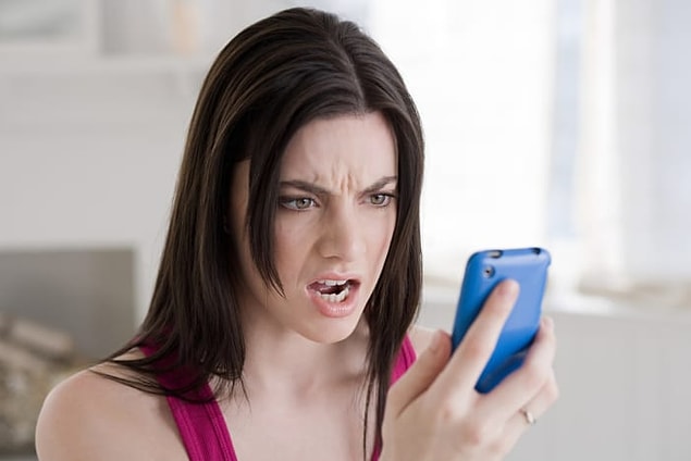 6. WhatsApp gruplarında bir soruya cevap verirken başkasının sizden önce davranması...