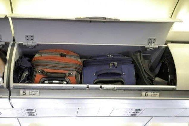 8. Bagaj kontrolüyle uğraşmak istemediğiniz için yanınızda sadece el çantası götürmüşken uçakta koyacak yer olmadığı için kapıda bagajınızı kayıt ettirmek zorunda kalmak...