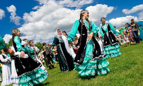1. Итак, сегодня мы начнем с Башкирии! Местные любят подперчить свою речь эмоциональным выражением "полный аптраган!” Что оно значит?