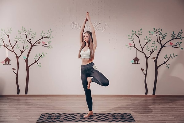 Вы увидели первой женщину.