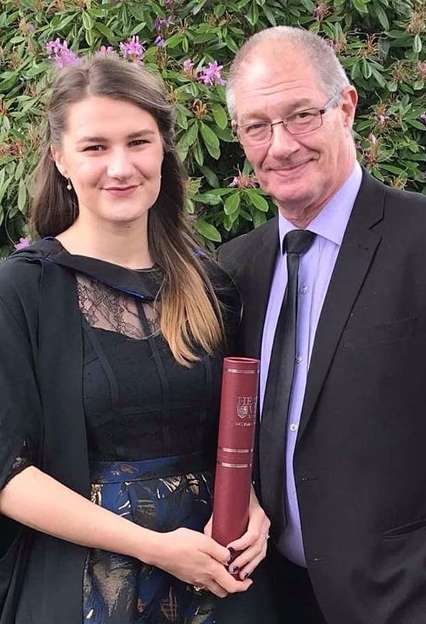 20. «Так получилось, что мы практически идентичны. На самом деле он часто извиняется за то, что мне достался его нос»