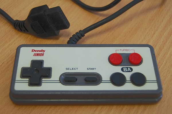 3. Вспомните название самой популярной игры, в которую рубились на приставке Денди.