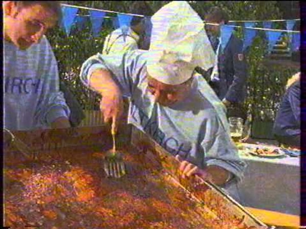 8. За противостоянием каких деревень из рекламы с волнением следили зрители 90-х?